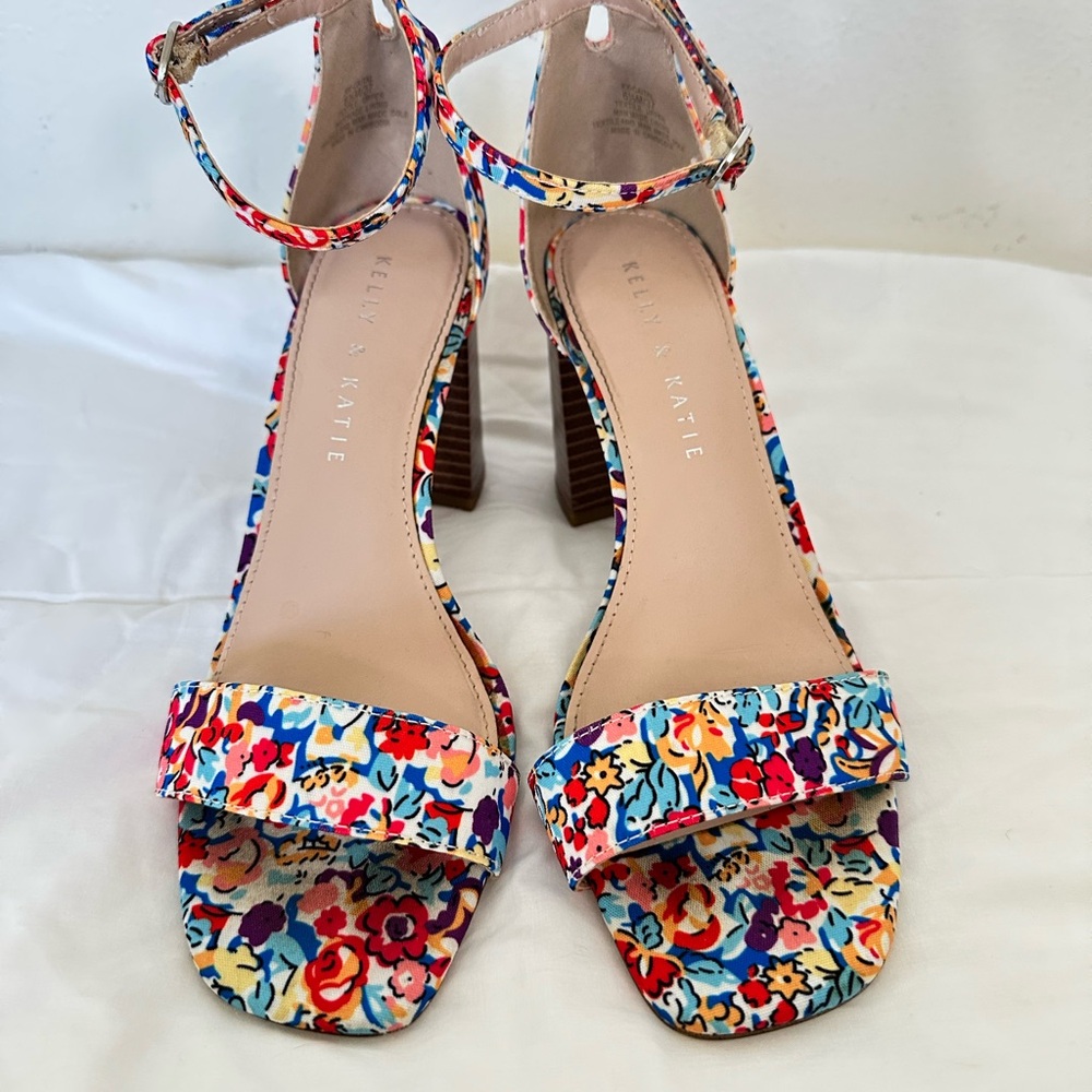 Kelly & Katie Colorful Floral Heels Size 6.5/7
